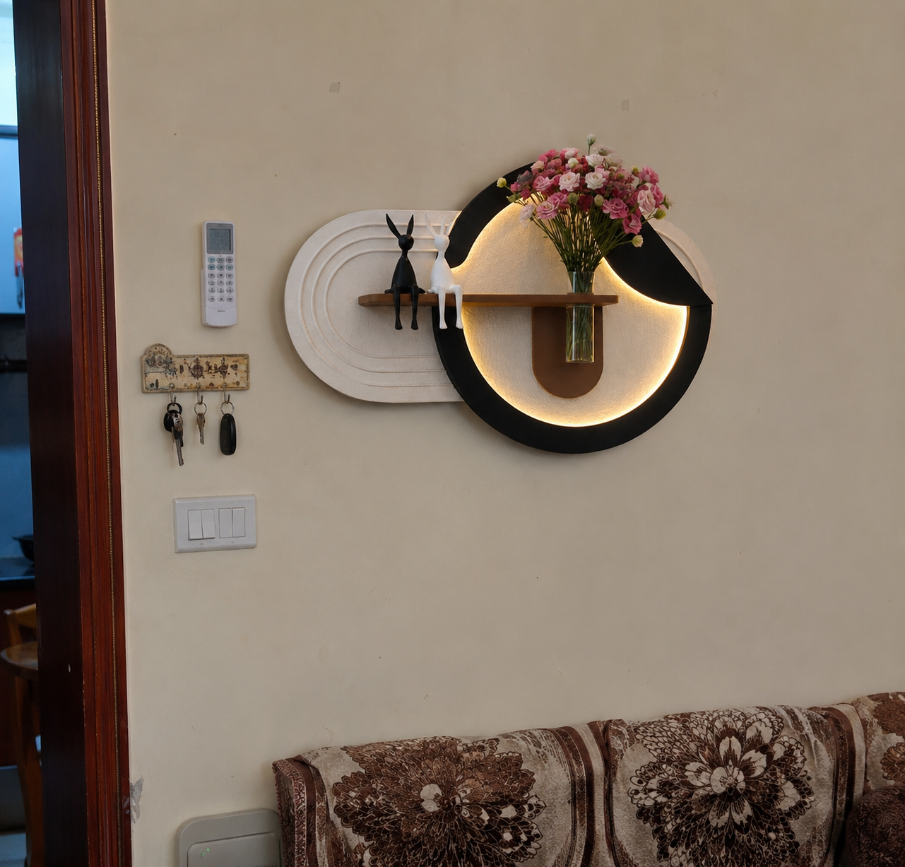 Modern Round LED Wall Shelf with Flower Vase & Decorative Art Panel